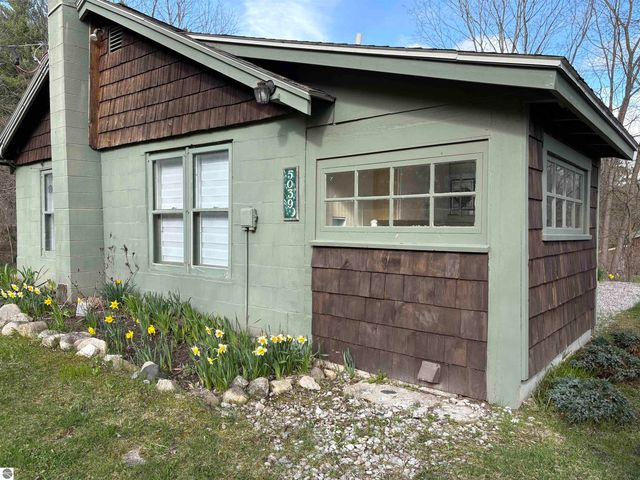 5039 Indian Hill Road, Honor, MI 49640