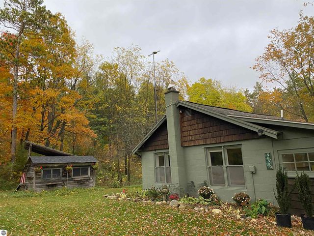 5039 Indian Hill Road, Honor, MI 49640