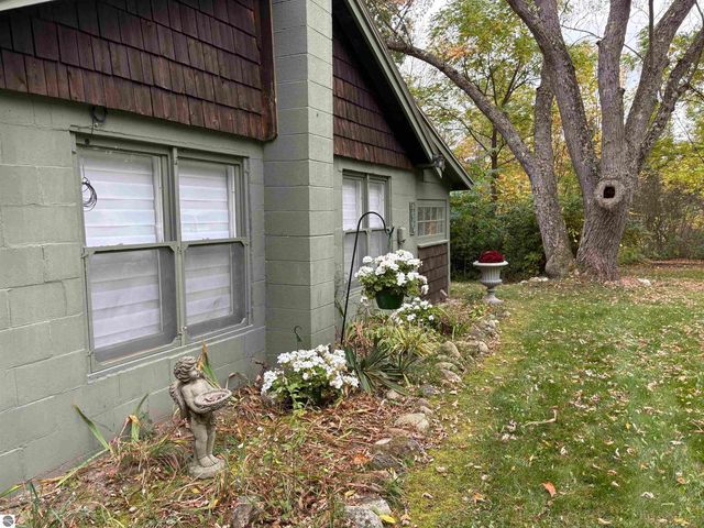 5039 Indian Hill Road, Honor, MI 49640