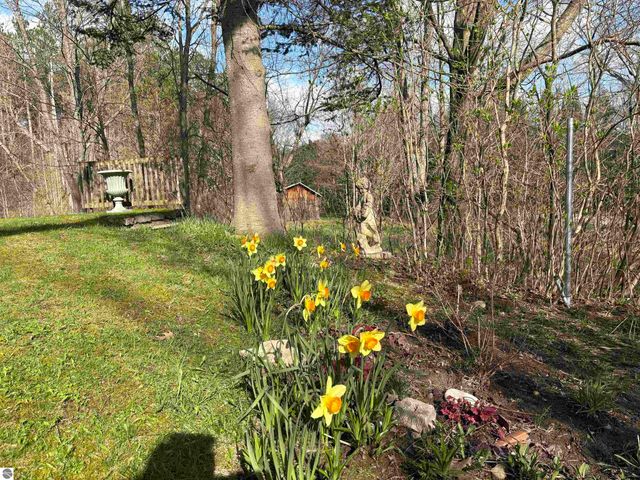 5039 Indian Hill Road, Honor, MI 49640