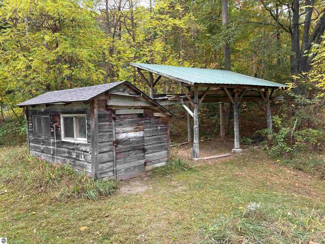 5039 Indian Hill Road, Honor, MI 49640