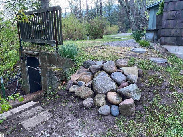 5039 Indian Hill Road, Honor, MI 49640