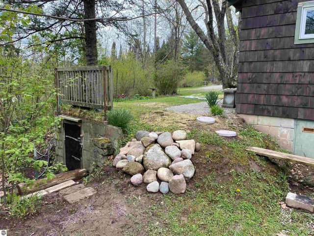 5039 Indian Hill Road, Honor, MI 49640