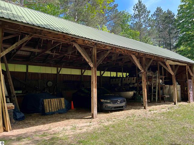 5039 Indian Hill Road, Honor, MI 49640