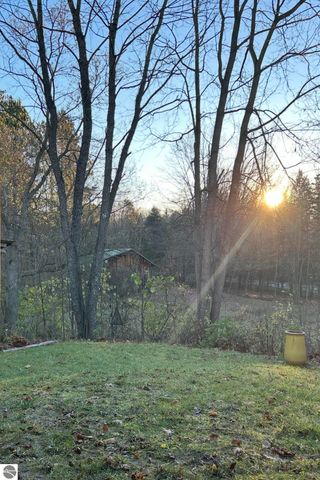 5039 Indian Hill Road, Honor, MI 49640