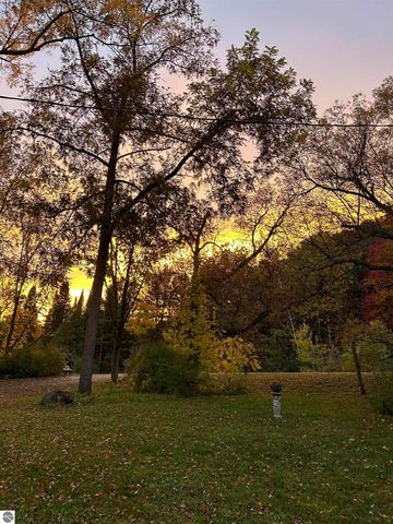 5039 Indian Hill Road, Honor, MI 49640