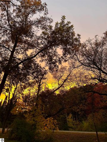 5039 Indian Hill Road, Honor, MI 49640