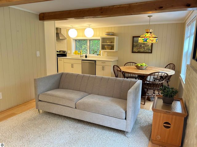 5039 Indian Hill Road, Honor, MI 49640