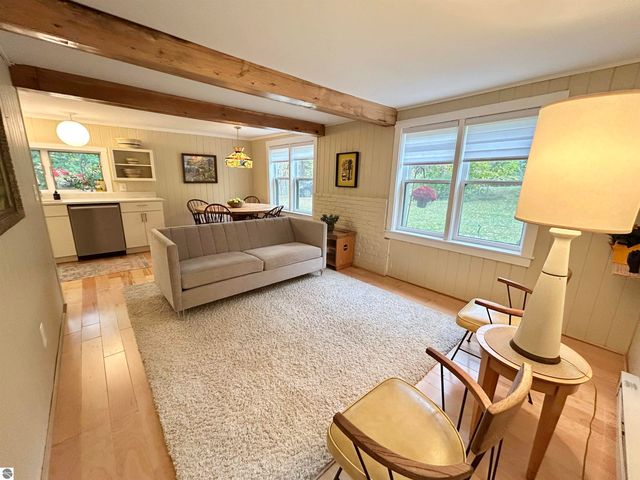 5039 Indian Hill Road, Honor, MI 49640