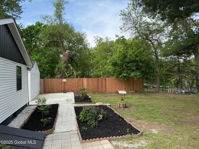 15 Schaffer Drive, Colonie, NY 12047