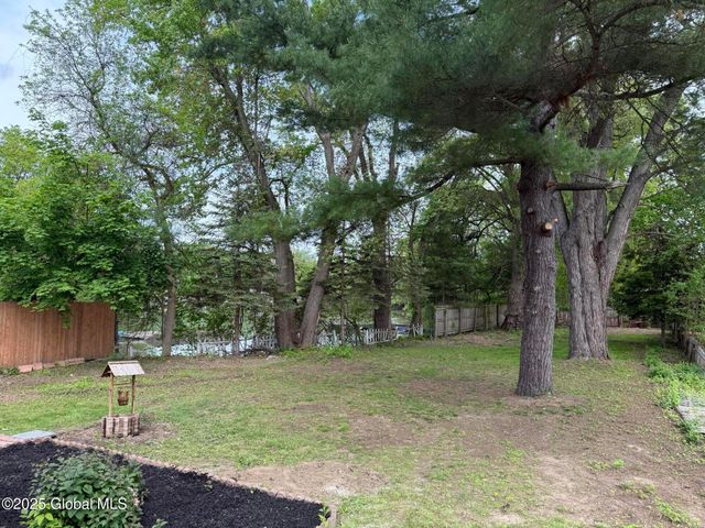 15 Schaffer Drive, Colonie, NY 12047