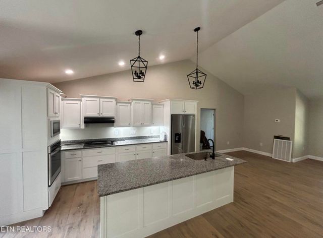 228 Georgee Rd, Jamestown, TN 38556