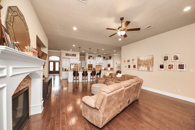 17819 Country Cove, Cypress, TX 77433