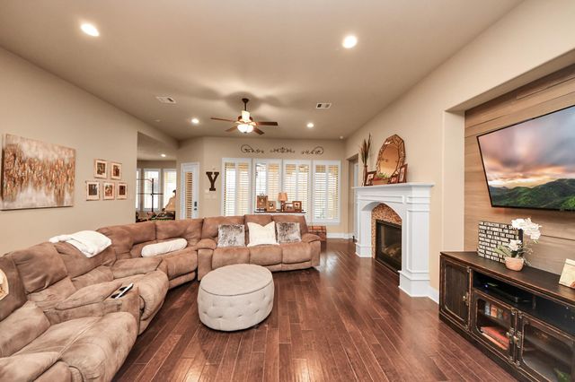 17819 Country Cove, Cypress, TX 77433