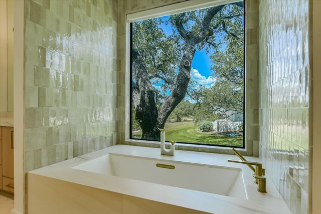 146 Coral Berry, Horseshoe Bay, TX 78657