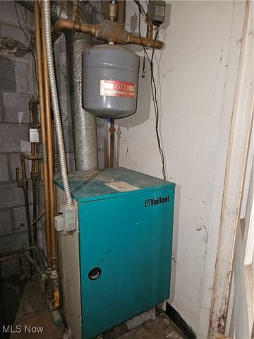 16940 Thompson Road, Thompson, OH 44086