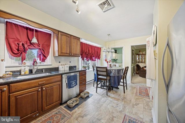 121 STEEPLEBUSH DR, Perkasie, PA 18944