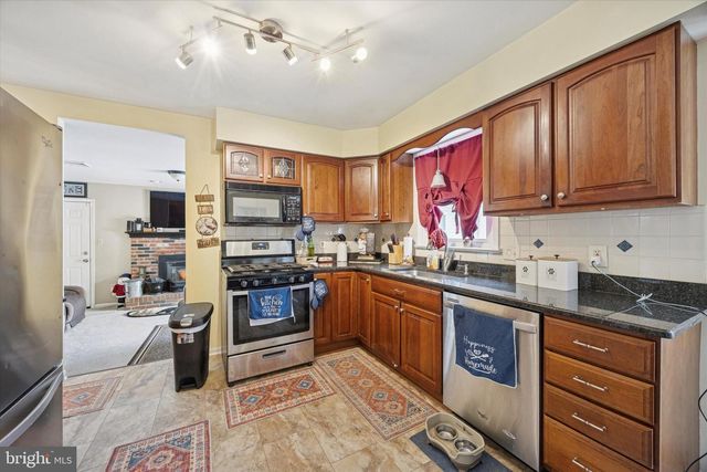 121 STEEPLEBUSH DR, Perkasie, PA 18944