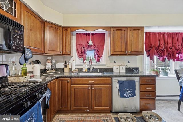 121 STEEPLEBUSH DR, Perkasie, PA 18944