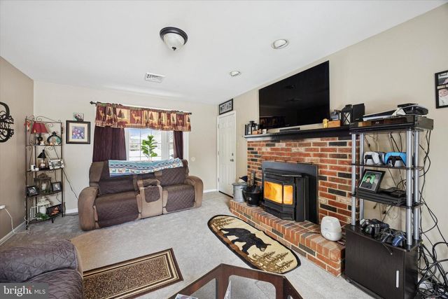 121 STEEPLEBUSH DR, Perkasie, PA 18944