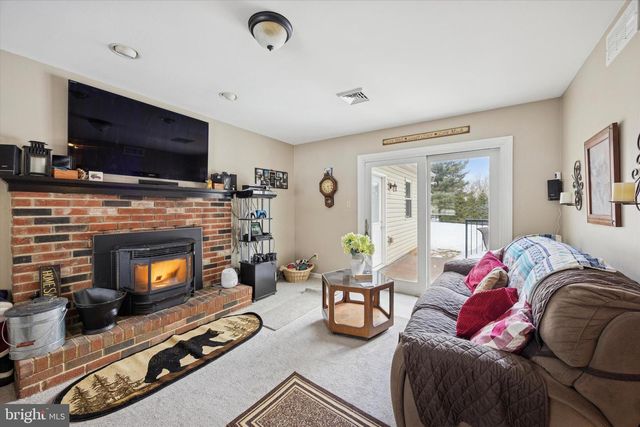 121 STEEPLEBUSH DR, Perkasie, PA 18944