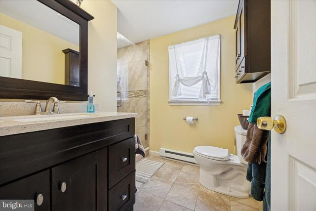 121 STEEPLEBUSH DR, Perkasie, PA 18944