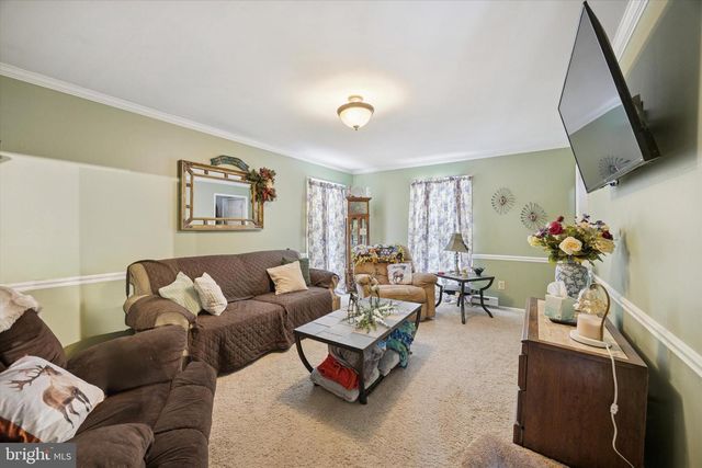 121 STEEPLEBUSH DR, Perkasie, PA 18944