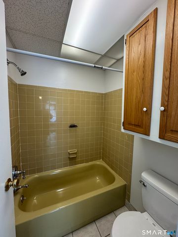 20 Prospect Street APT 64, Manchester, CT 06040