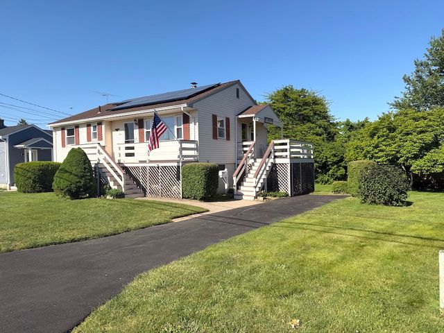 15 Casey Drive, Middletown, RI 02842