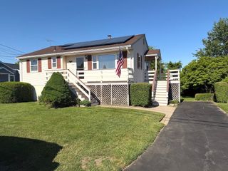 15 Casey Drive, Middletown, RI 02842