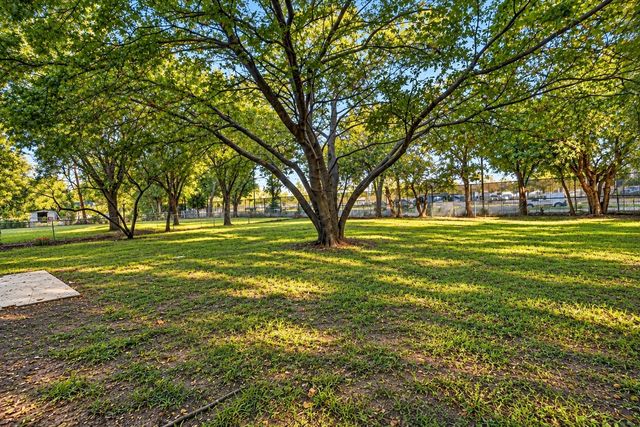 1003 E Dallas Street, Mansfield, TX 76063
