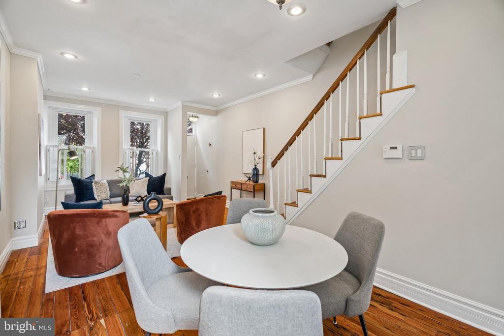 2810 CAMBRIDGE ST, PHILADELPHIA, PA 19130 — exterior