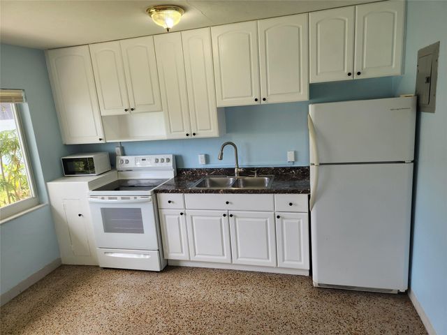 35 NE 20TH AVE, Pompano Beach, FL 33060