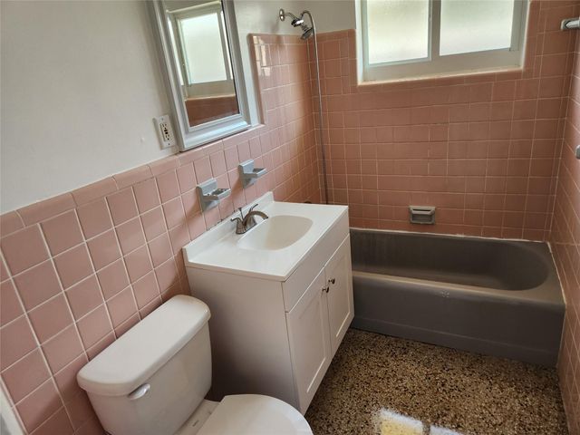 35 NE 20TH AVE, Pompano Beach, FL 33060