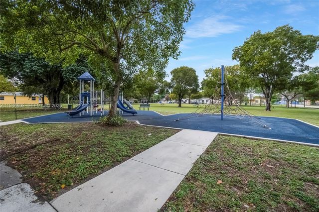 1151 NW 45th St, Miami, FL 33127