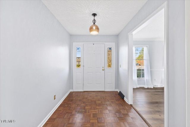 377 Overlook Drive, Blountville, TN 37617