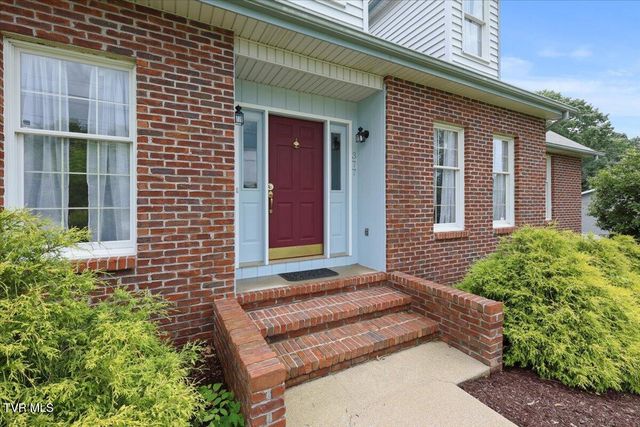 377 Overlook Drive, Blountville, TN 37617