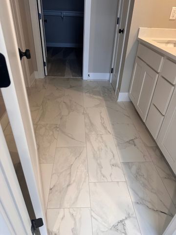 415 NW Red Oak Court, Waukee, IA 50263