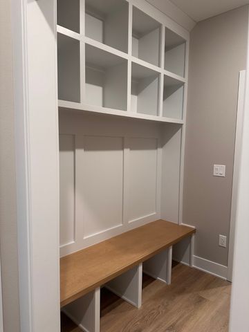 415 NW Red Oak Court, Waukee, IA 50263