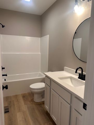 415 NW Red Oak Court, Waukee, IA 50263