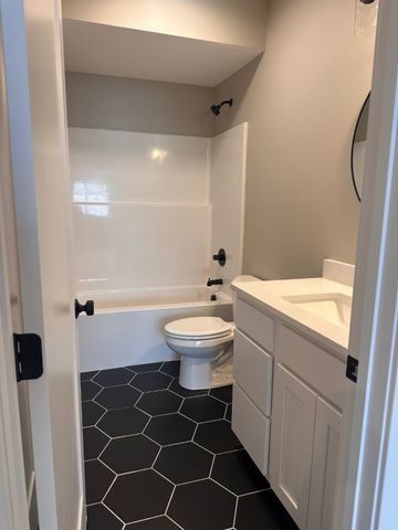 415 NW Red Oak Court, Waukee, IA 50263