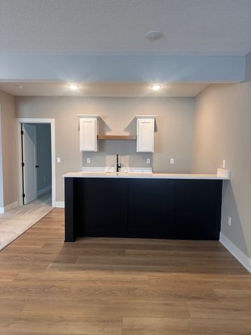 415 NW Red Oak Court, Waukee, IA 50263