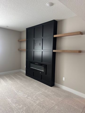 415 NW Red Oak Court, Waukee, IA 50263