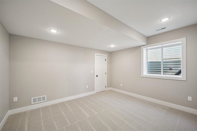 415 NW Red Oak Court, Waukee, IA 50263