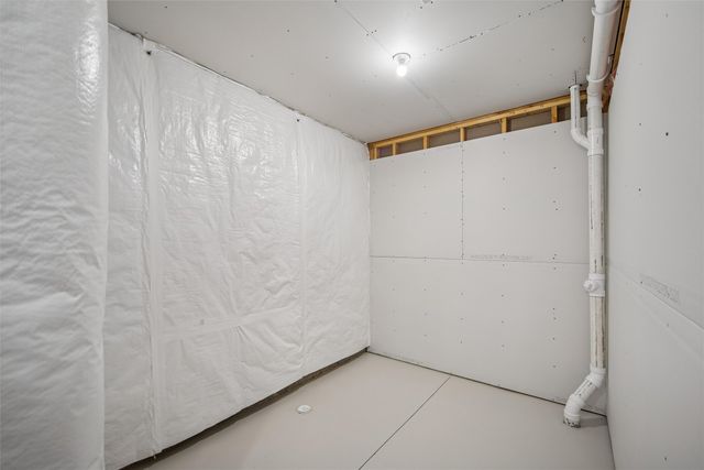 415 NW Red Oak Court, Waukee, IA 50263