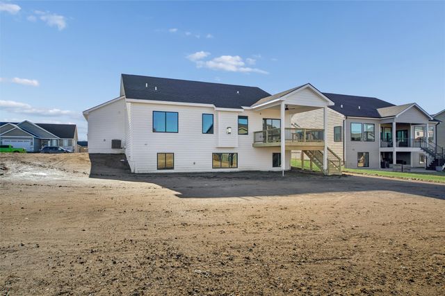 415 NW Red Oak Court, Waukee, IA 50263