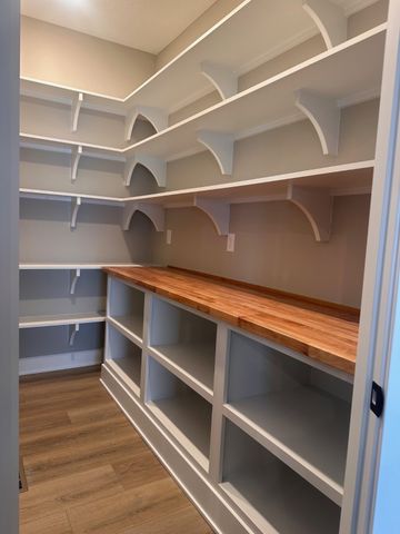 415 NW Red Oak Court, Waukee, IA 50263