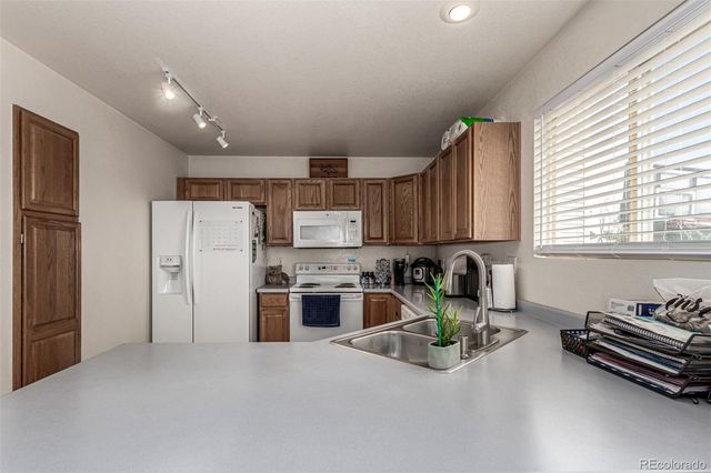 2039 Espana Way, Aurora, CO 80011