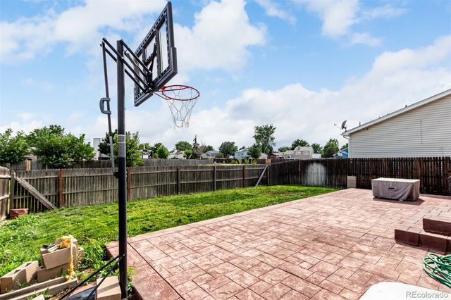 2039 Espana Way, Aurora, CO 80011