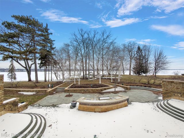 4740 Dow Ridge Road, Orchard Lake Village, MI 48324